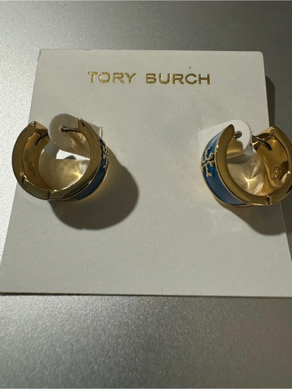 Tory Burch New Kira Color Logo Huggie Hoop Earrings - Picture 2 of 7